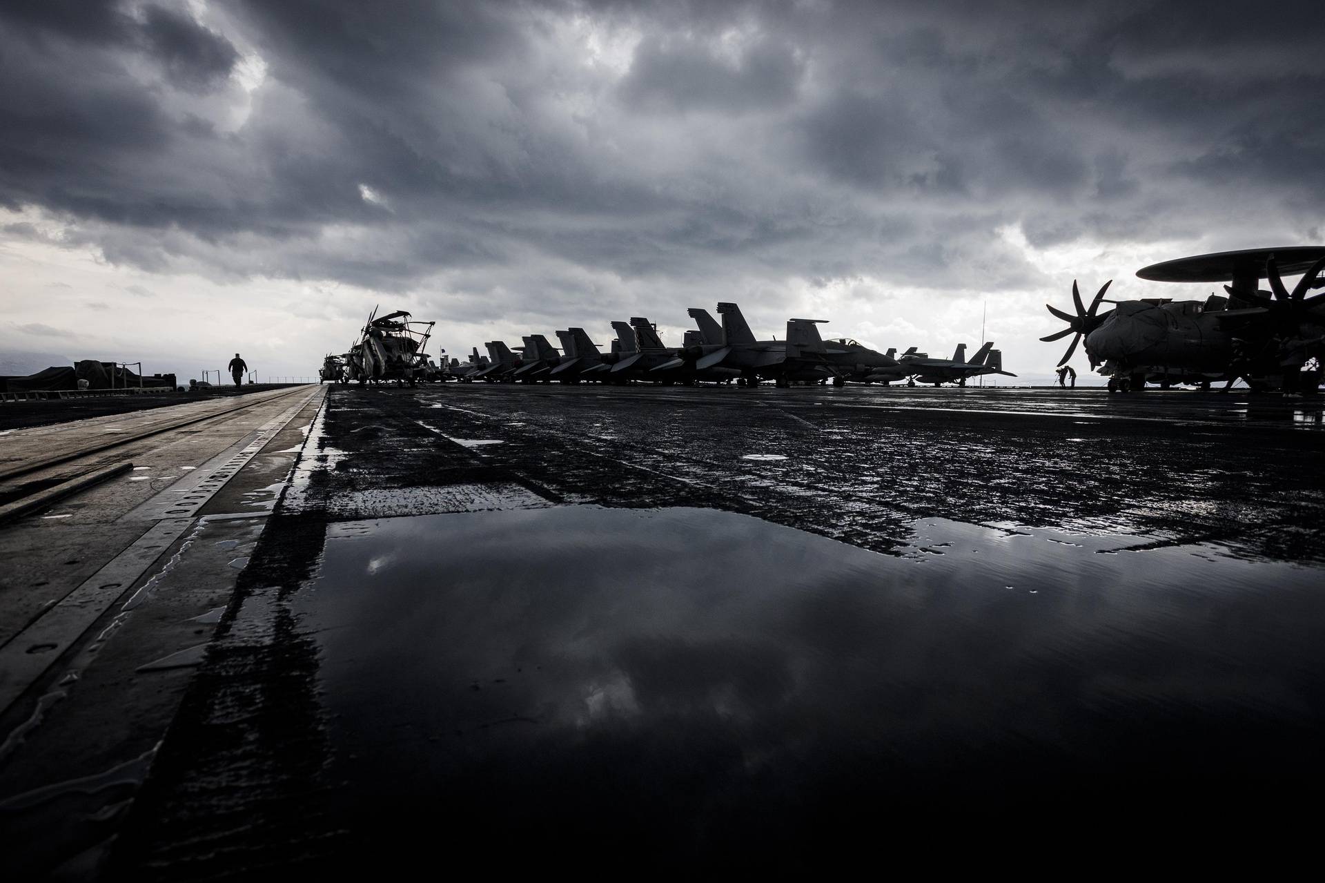 FOTO Bili smo na nosaču aviona Harry S. Truman: Odakle među avionima jedan sa šahovnicom?