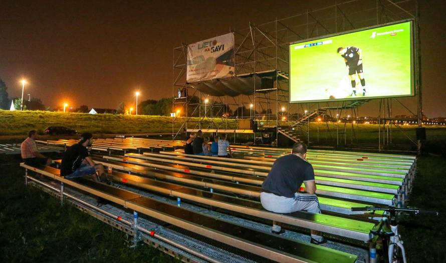 Debakl Ljeta na Savi, ali se po kafićima ludovalo za Dinamom