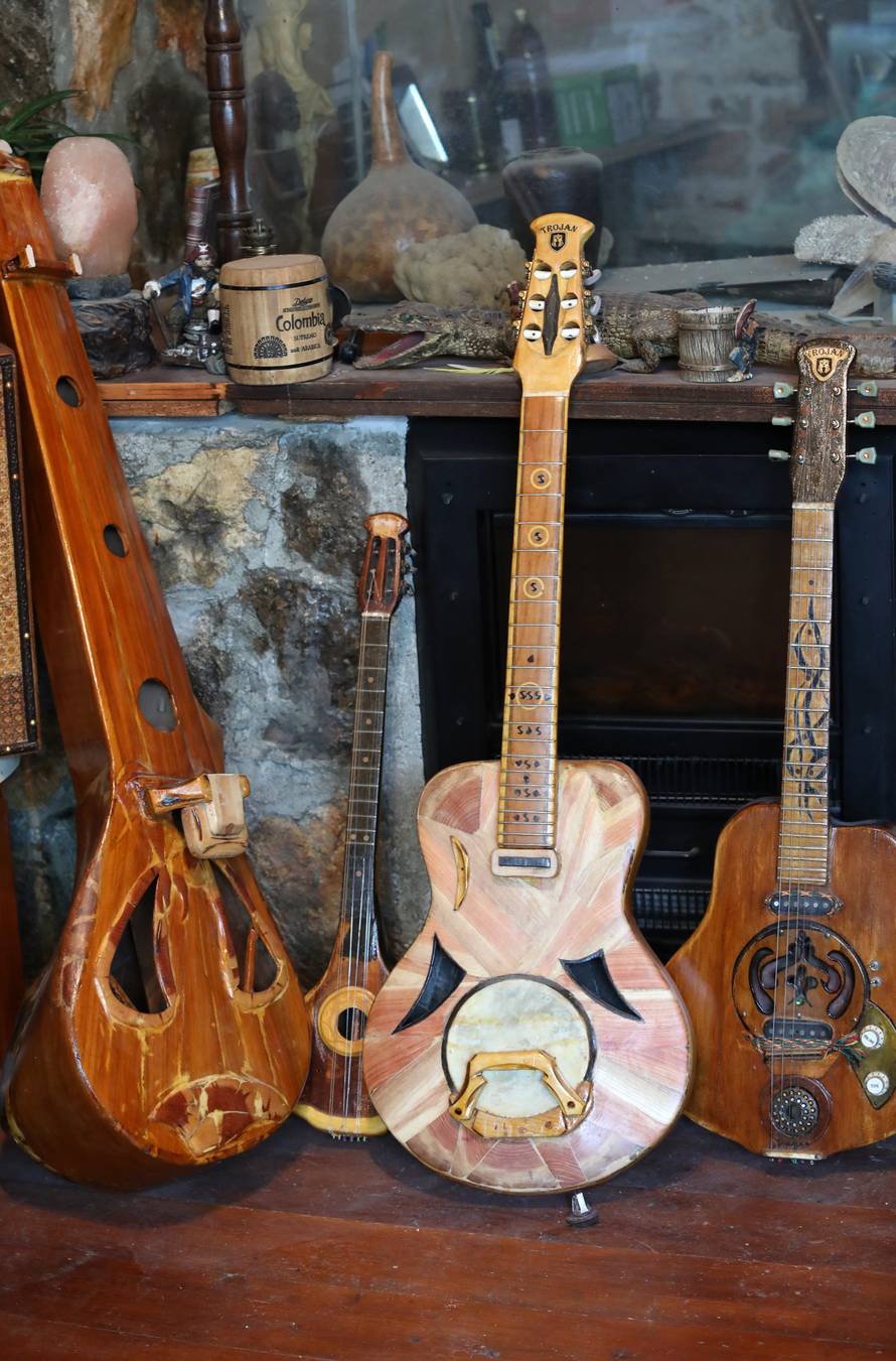 Šibenčanin Srđan Trojan je samouki tvorac neobičnih glazbala unikatnog zvuka