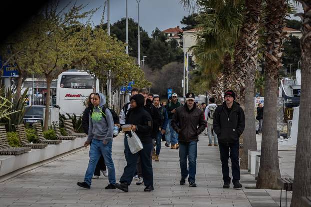 Split: Brojni mornari s broda USS Geral R. Ford iskrcali se u Split te otišli u grad