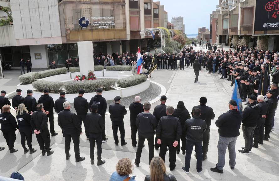 Split: Polaganjem vijenaca i paljenjem svijeća obilježena 34. godišnjica osnutka IX Bojne HOS-a