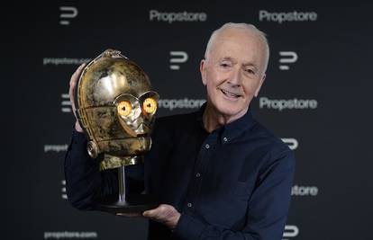 Kacigu robota C-3PO iz 'Ratova zvijezda' prodali na dražbi za više od 800.000 dolara