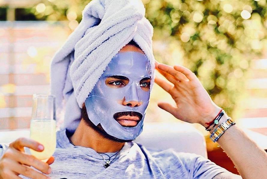 Slamnati šešir, leopard gaćice, jednorog... Grubnić se brčkao u bazenu u neobičnoj kombinaciji