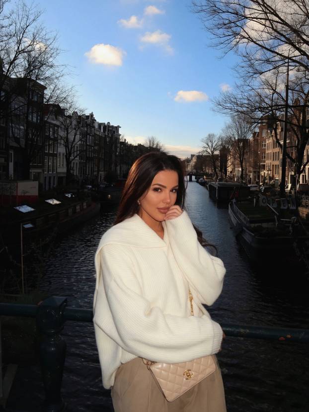 FOTO 'Mostarska Kardashianka' u haljini koja spaja Hrvatsku i BiH: 'Dvije nacije, jedna ljubav'