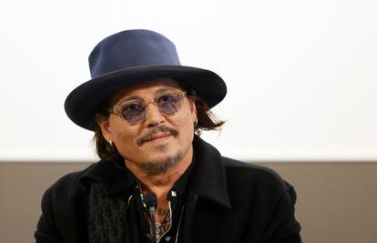Daleko od Hollywooda i drame: Johnny Depp preselio se na selo