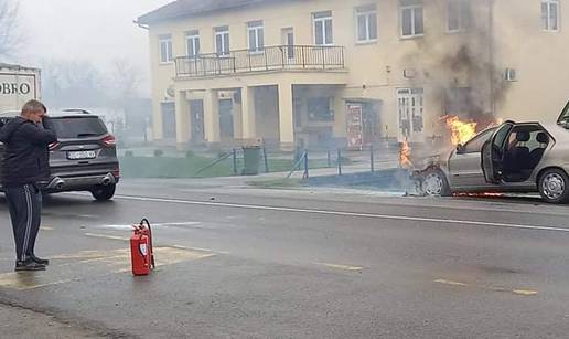 Selo Poganovci: Tijekom vožnje se zapalio osobni automobil