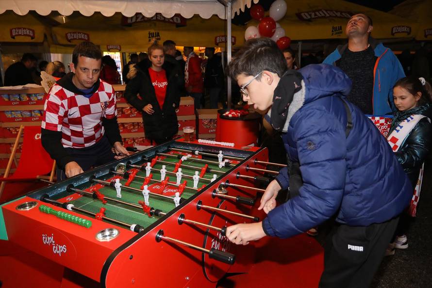 Zagreb: Fan zona kod stadiona u Maksimiru uz zabavni sadržaj uoči utakmice Hrvatska - Armenija
