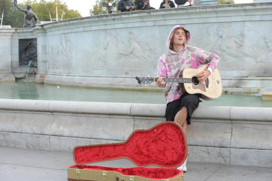 Justin Bieber and Hailey Baldwin Visit London Eye