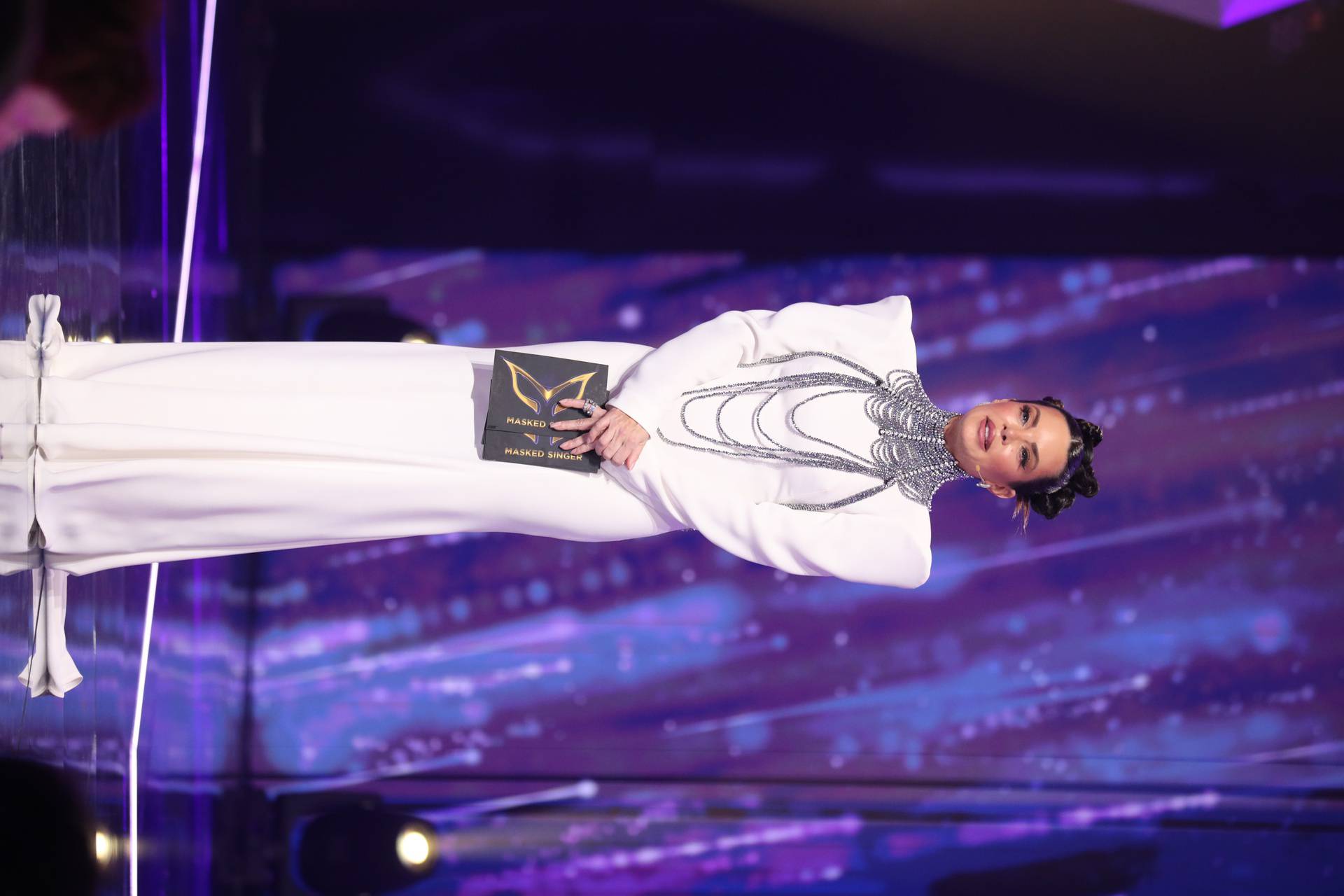 Glamurozno i otmjeno: Nikolina Pišek u bijeloj haljini do poda zablistala u polufinalnoj večeri
