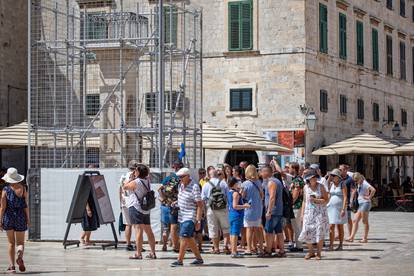 Dubrovnik: Grupe turista u staroj gradskoj jezgri
