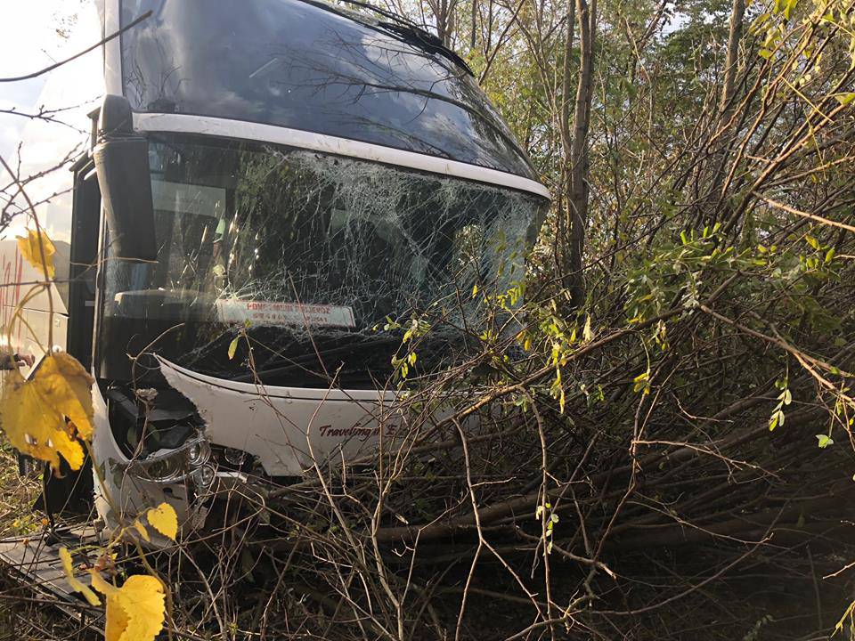 Obilazio autobusom pa razvalio Caddy i Jeep: Poginula je žena