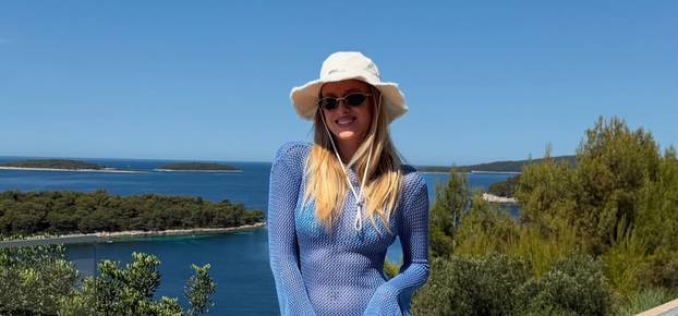 FOTO Naša poznata pjevačica objavila kako roni u tangicama