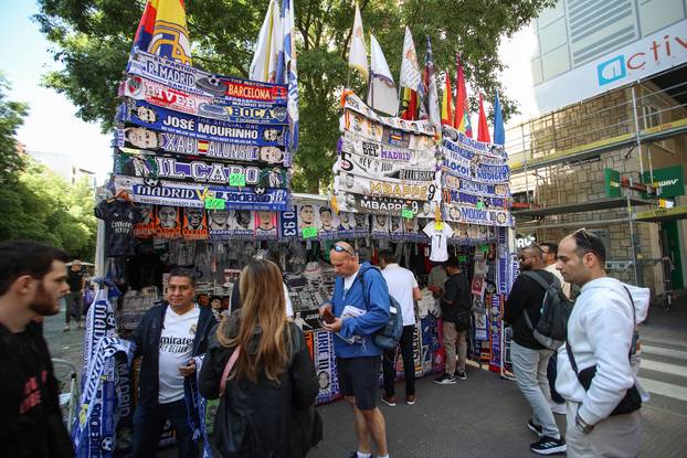 Madrid: Okupljanje navijača Luke Modrića uoči njegove posljednje utakmice za Real Madrid