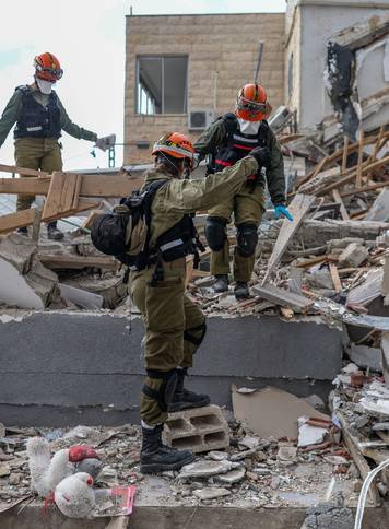 Aftermath of an Iranian strike in Beit Shemesh