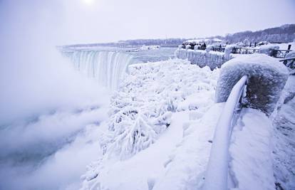 Polarne hladnoće: Niagara je u ledu, za Novu očekuju i  -12°C