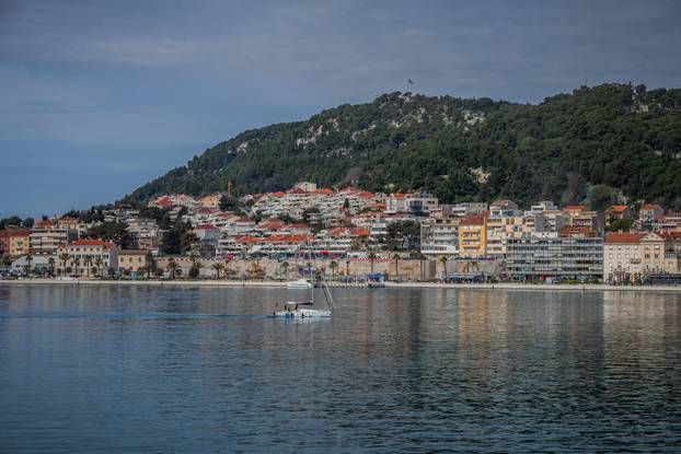 Split: Pogled s trajekta Bartol Kašić na mjesto gdje je prije stajao Hotel Marjan