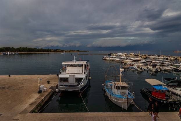 Novalja: Dolazak olujnog nevremena nad Novalju