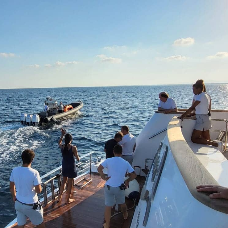 Dječak u gumenom čamcu plutao u moru kraj Tunisa, spasio ga hrvatski kapetan