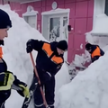 VIDEO Snje&zcaron;ni kaos u Rusiji: Kam&ccaron;atku prekrila &ccaron;etiri metra snijega, ljudi kopaju tunele...
