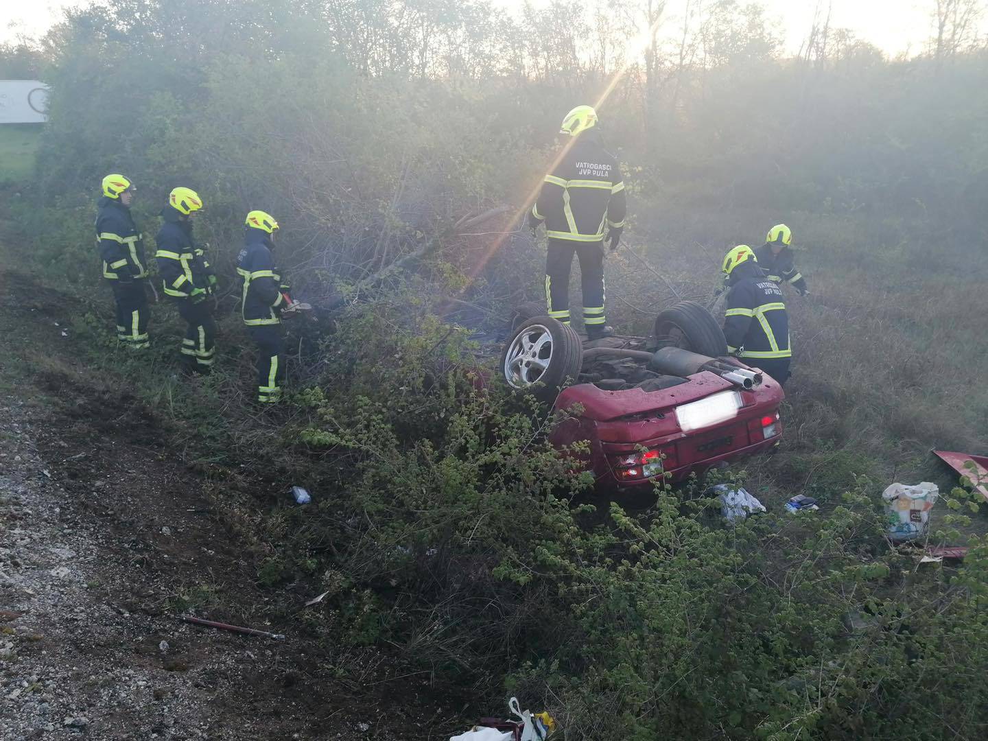 Automobil sletio s ceste u Istri: Na teren izašli vatrogasci