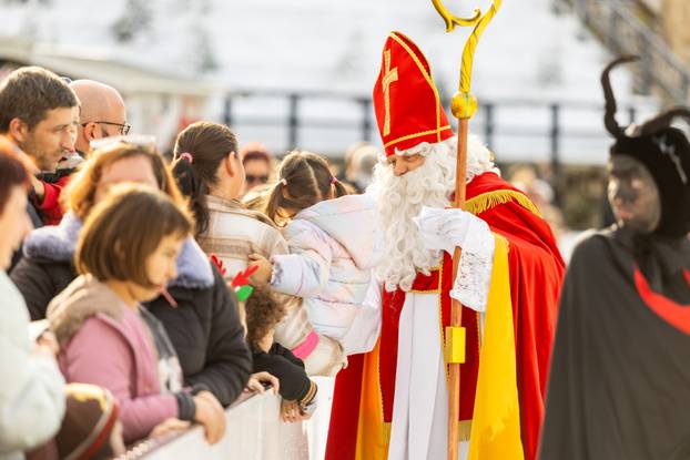 Pula: Sveti Nikola stigao je u  Arenu