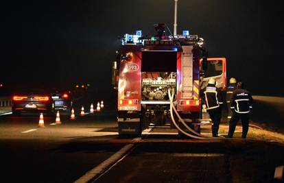 Jurio autocestom pa se zabio u vatrogasce: 'Kamion im je pomaknuo za dva metra...'