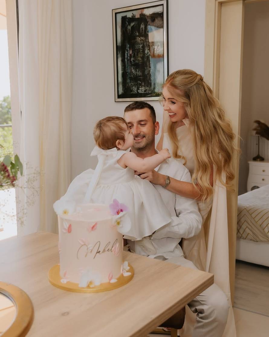 Dvostruko slavlje u obitelj Maje Lene Lopatny: Krstila je kćer i proslavila njen prvi rođendan