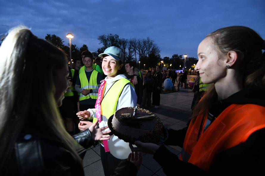 Virovitica: Severina dočekala srpske studente koji trče do Bruxellesa