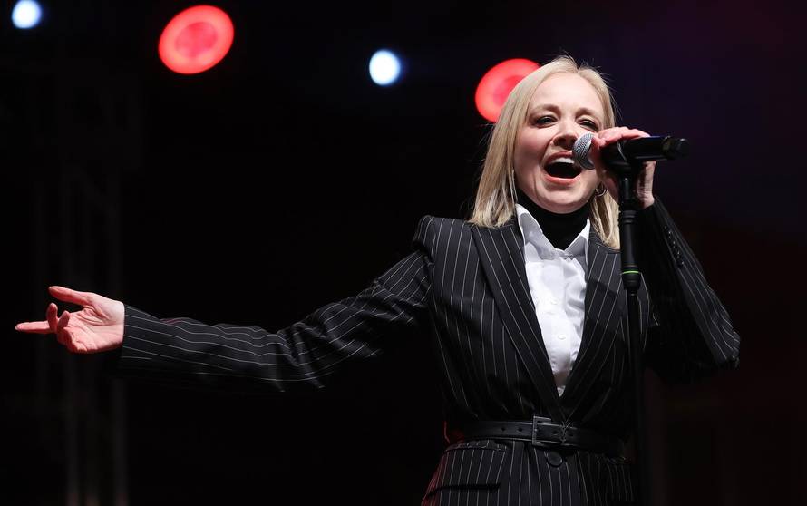 Samobor: Jelena Rozga zabavljala okupljene na Fašniku