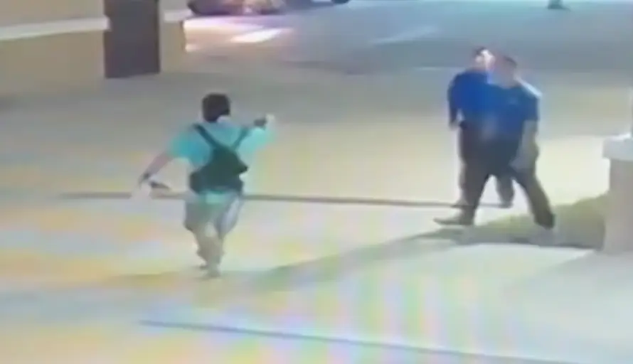 Čovjek sa sjekirom krenuo na MMA borca. Ovako je završilo