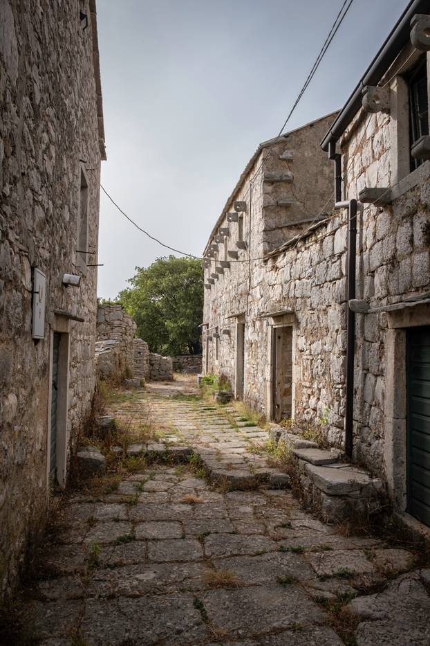 Houses,In,Deserted,Village,Nakovanj,On,Pelješac,,Croatia
