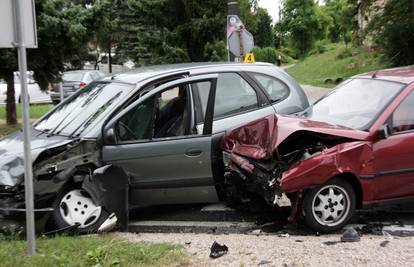 Ozlijeđeno dvoje ljudi: Sudarila se dva automobila u Žiškovcu