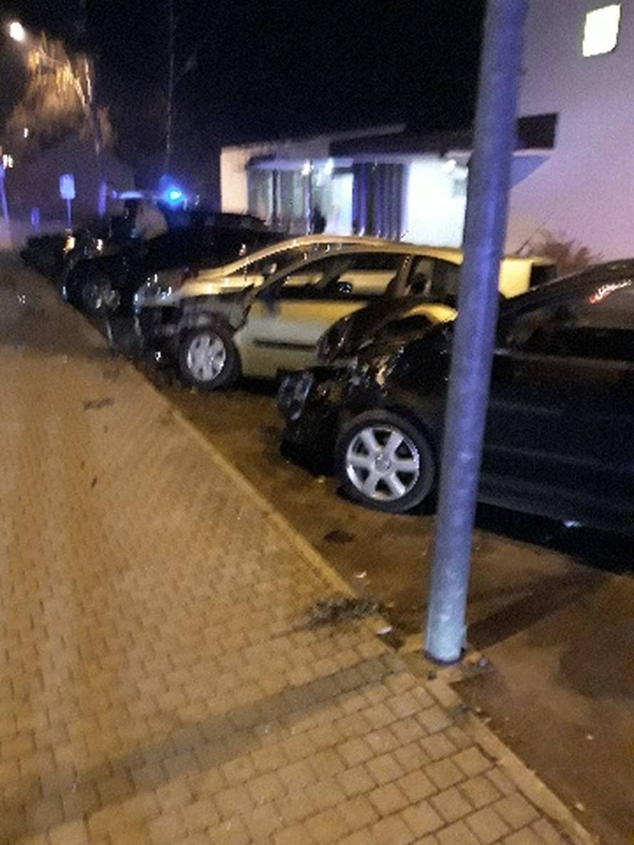 Sudario se sa šest automobila i završio na krovu, nije ozlijeđen
