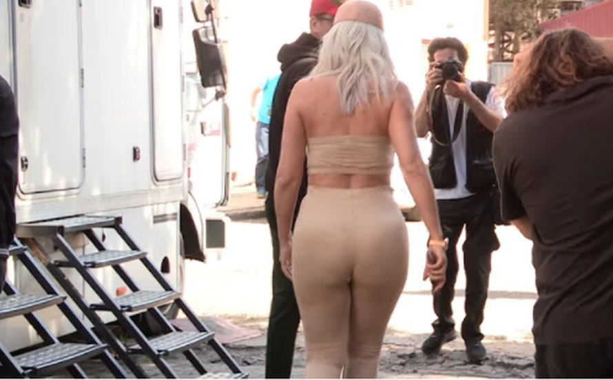 Karleuša opet pali Photoshop: 'Ovo nema veze sa stvarnošću'