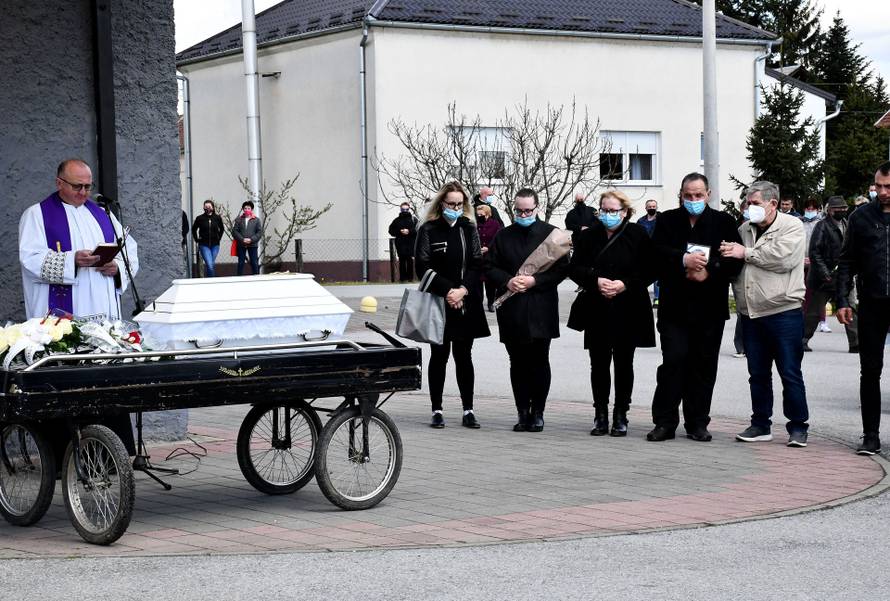 Dječak iz Zagreba napisao je dirljivo pismo umrloj curici: 'Da si barem bila moja sestra...'