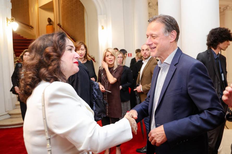 Zagreb: Poznati na premijeri predstave "Idealan muž"