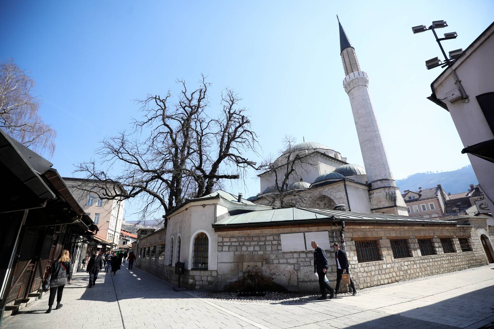 Sarajevo: U Begovoj džamiji inače je gužva no ne i ovih dana pandemije