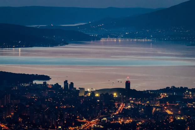 Gornje Sitno, Mosor: Pogled na Split u suton