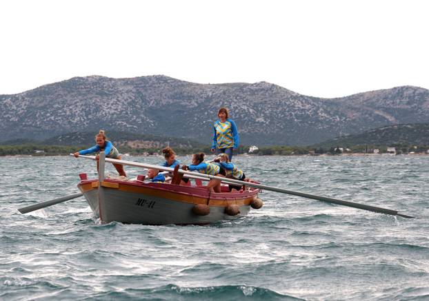 FOTO Ženska regata u Betini oduševila mještane i turiste