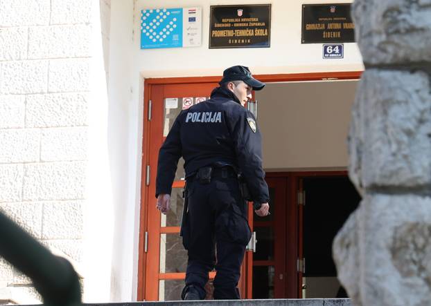 Šibenik: Zbog dojave o bombi evakuirana gimnazija