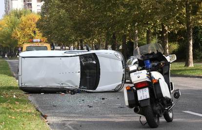 Zagreb: U sudaru se zabio u auto i okrenuo ga na bok