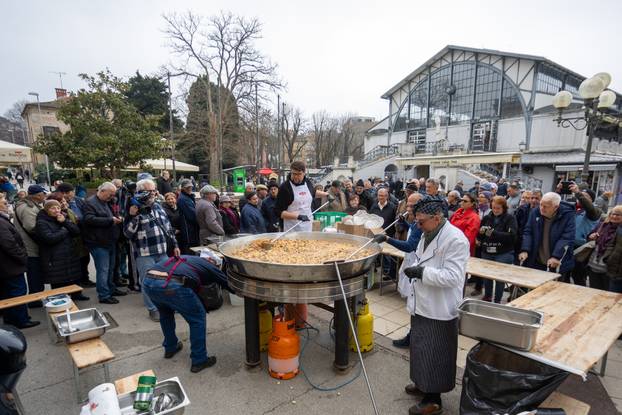 Pula:  500 besplatnih porcija “Lovačkog doručka” podjeljeno na slast prisutnim puljanima