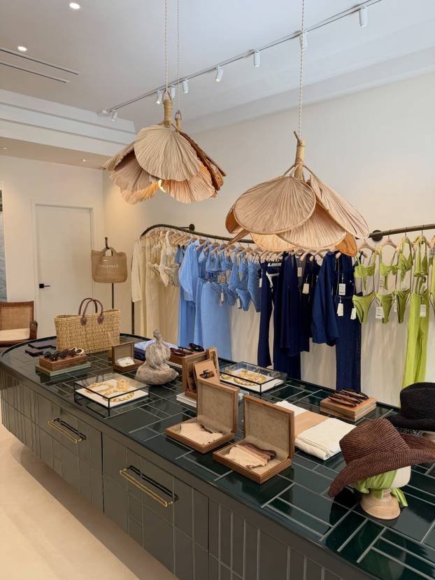 FOTO Ima svoj brend kupaćih, a kad vidite njezino savršeno tijelo, bit će vam sve jasno