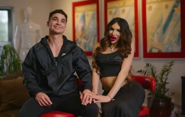 FOTO 'Nagovorila sam dečka da postane ovisan o operacijama. Sad imamo iste umjetne guze'