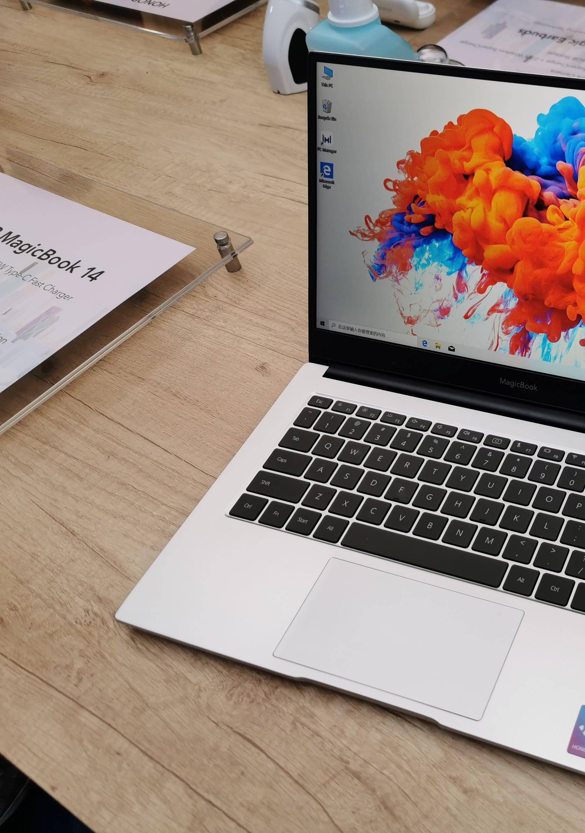 Brzi punjač i moćan hardver  su aduti Honor MagicBook laptopa