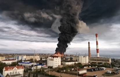 U Sevastopolju gori skladište nafte. Ruski mediji: 'To je dron'