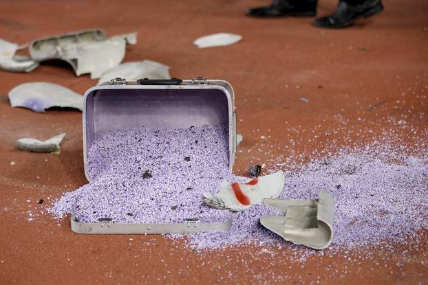 Split: Razbijene stolice nakon sukoba Torcide i policije 