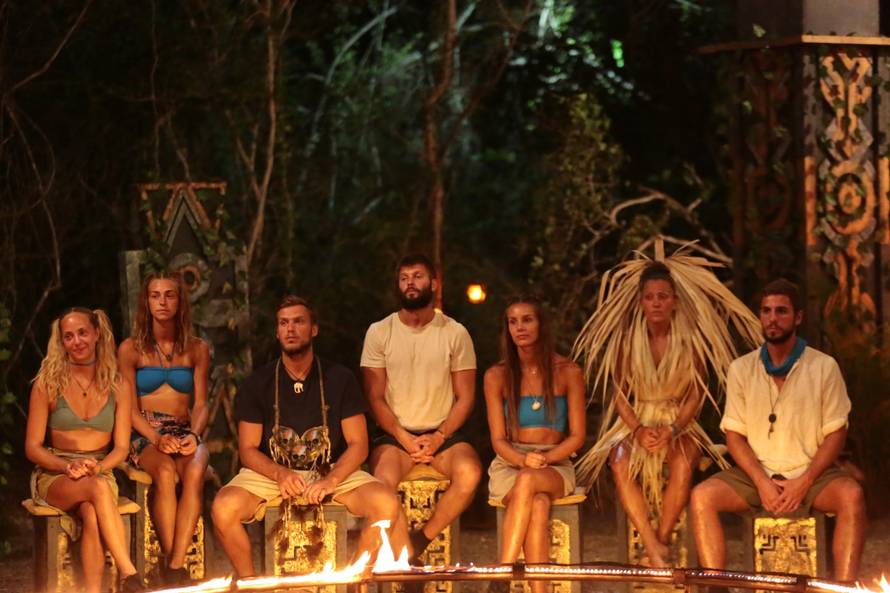 Plavi pobijedili u igri, a izgubili plemenski imunitet. Antonia je zajecala: 'Teško nam je palo...'