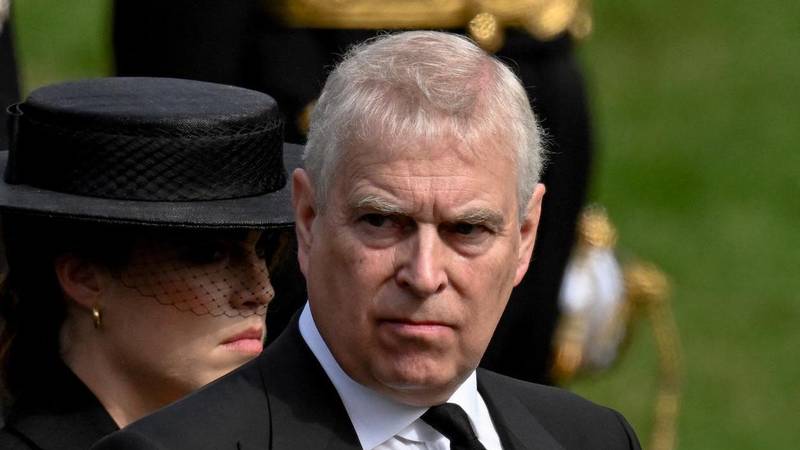 Bivši princ Andrew povukao je potez kakav kraljevska obitelj nije doživjela već stoljećima...