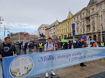 Kleče, mole, snimaju... Muška molitva na trgovima diljem Hrvatske, stigli i prosvjednici